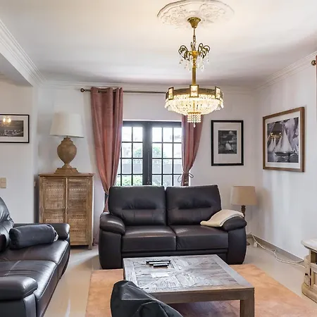 Mosca - 4 Bedrooms & Bbq, Hébergement de vacances *