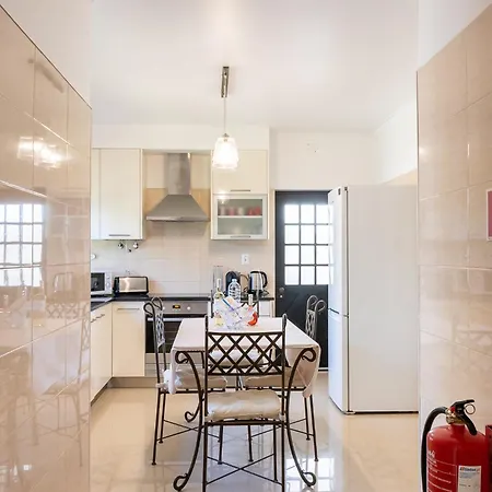 بيت للعطل Mosca - 4 Bedrooms & Bbq,
