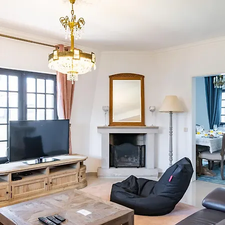 Mosca - 4 Bedrooms & Bbq, Hébergement de vacances *